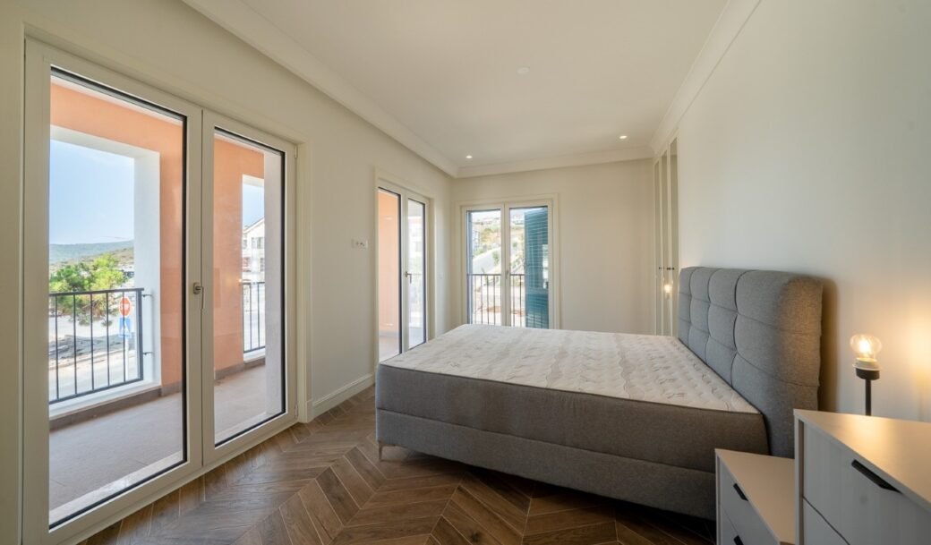 tivat-lustica-bay-centrale-apartament-two-bedroom-montenegro-for-sale-A-03235 (2)