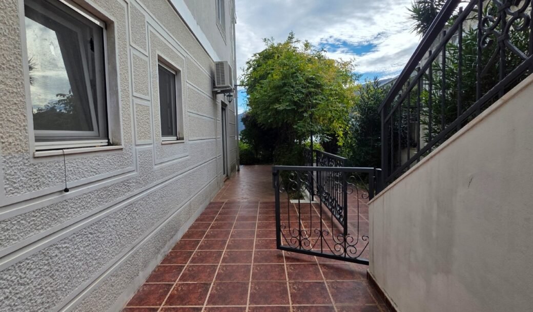 herceg-novi-apartment-three-bedroom-125-sqm-terraces-100-sqm-montenegro-for-sale-A-03263 (13)